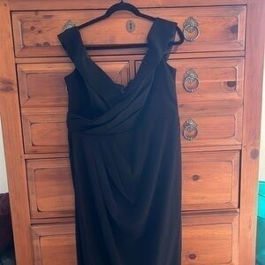 City Chic Black Lined Maxi Dress Size Medium NWT